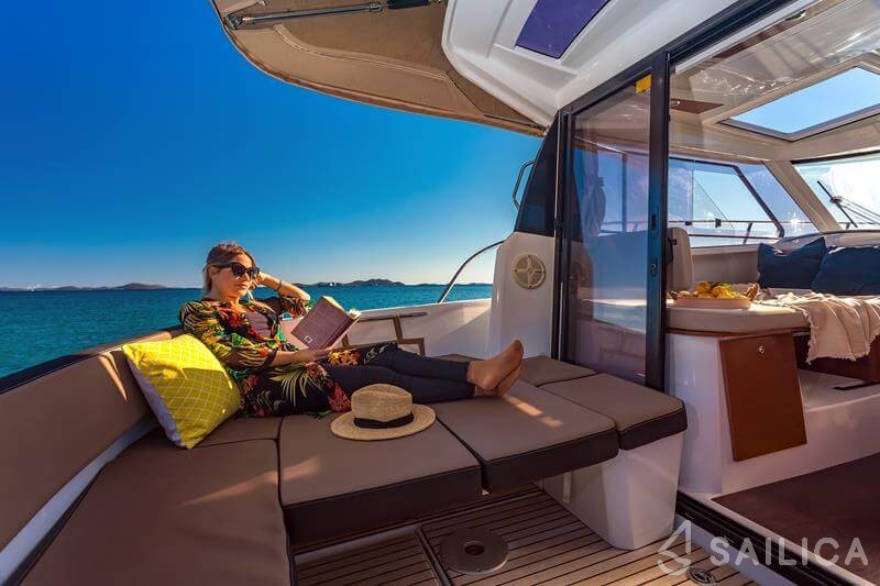 Merry Fisher 855 - Yacht Charter Sailica