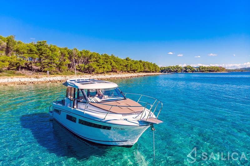 Merry Fisher 855 - Yacht Charter Sailica