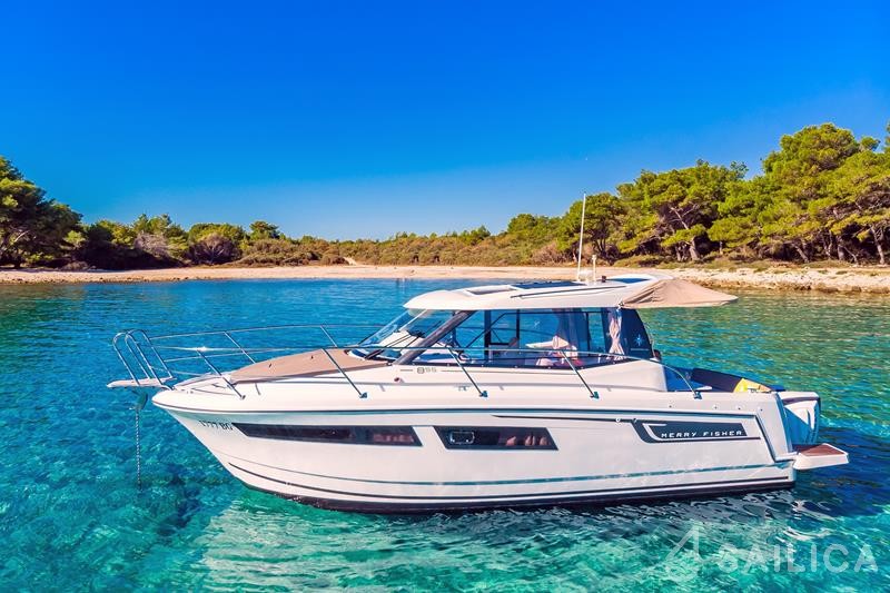 Merry Fisher 855 - Yacht Charter Sailica