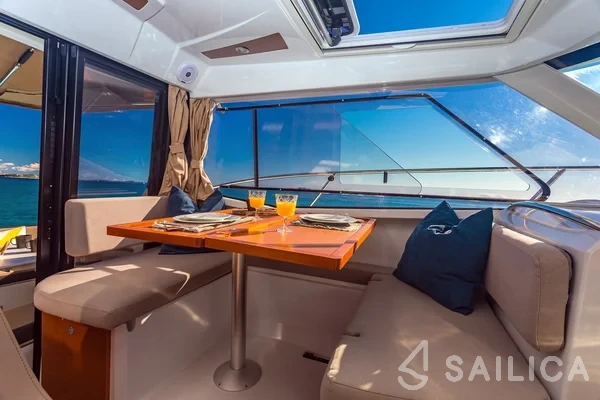 Merry Fisher 855 - Yacht Charter Sailica