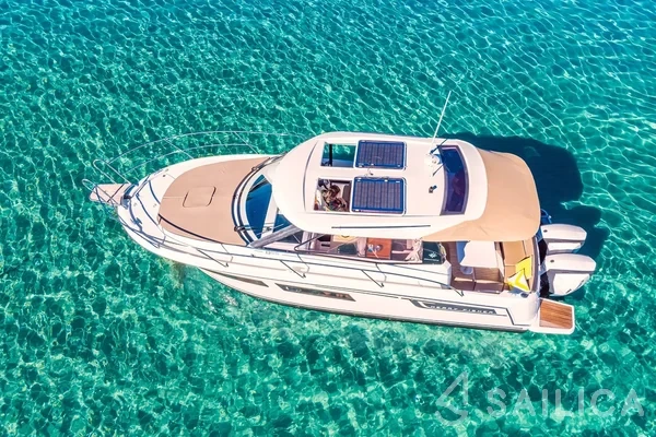 Merry Fisher 855 - Yacht Charter Sailica