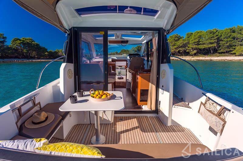 Merry Fisher 855 - Yacht Charter Sailica