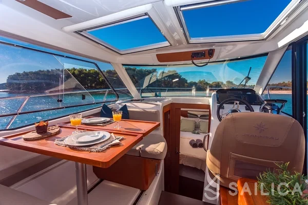 Merry Fisher 855 - Yacht Charter Sailica