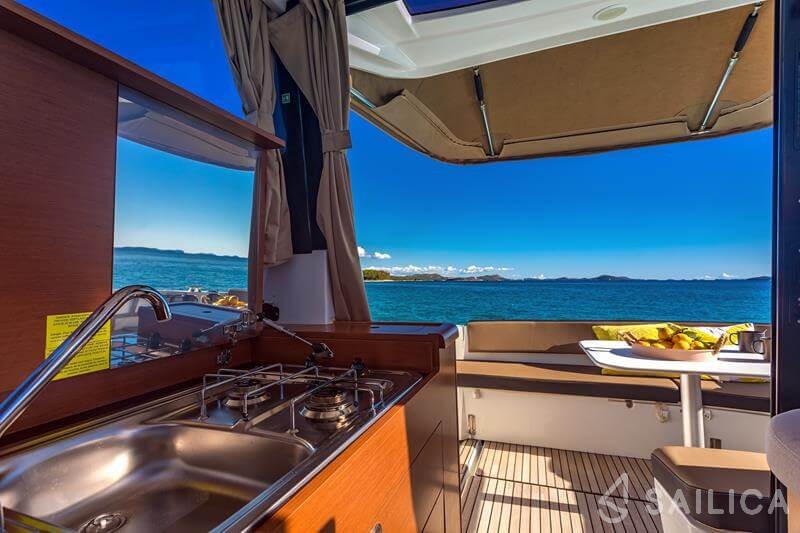 Merry Fisher 855 - Yacht Charter Sailica