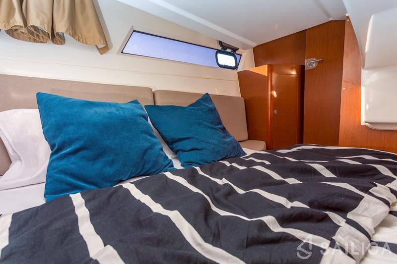 Merry Fisher 855 - Yacht Charter Sailica