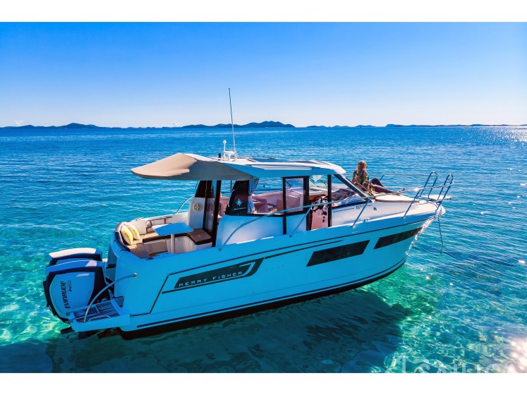 Merry Fisher 855 - Yacht Charter Sailica