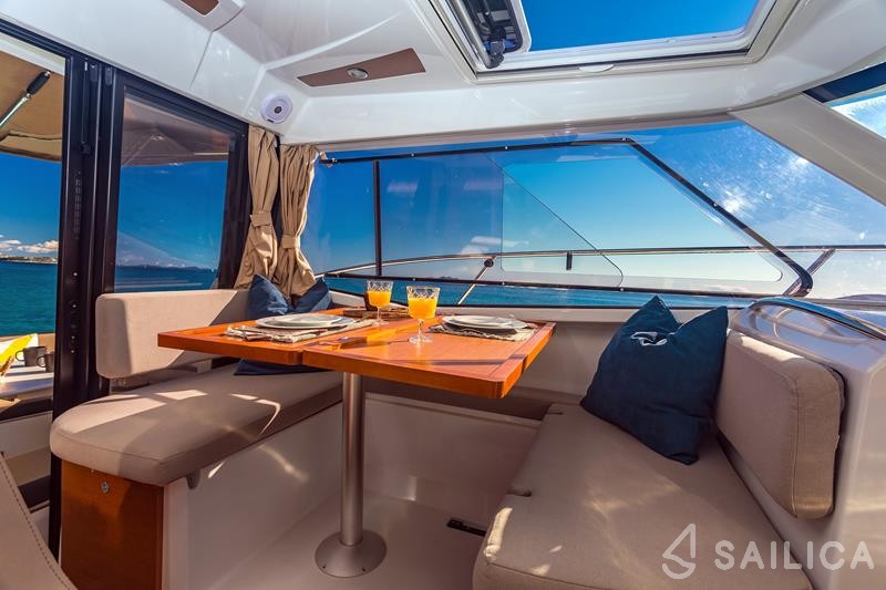 Merry Fisher 855 - Yacht Charter Sailica