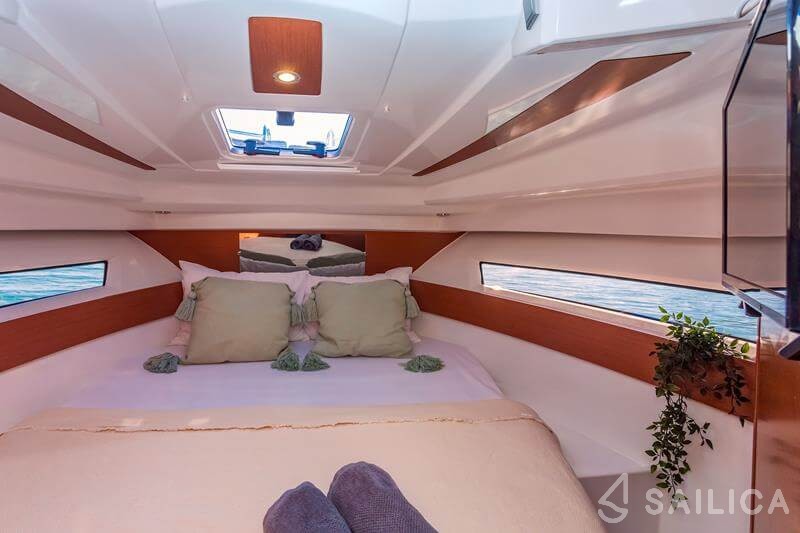 Merry Fisher 855 - Yacht Charter Sailica
