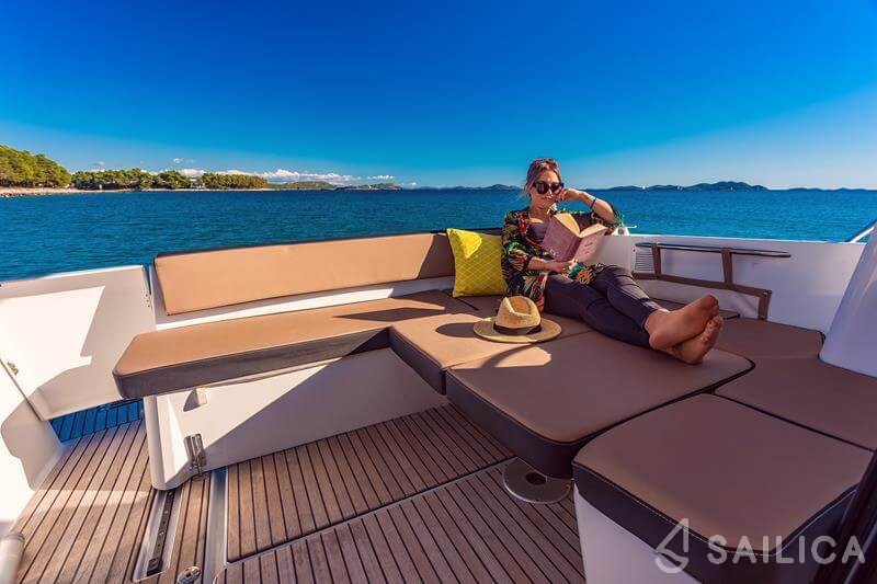 Merry Fisher 855 - Yacht Charter Sailica