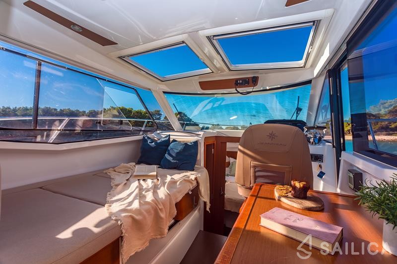 Merry Fisher 855 - Yacht Charter Sailica