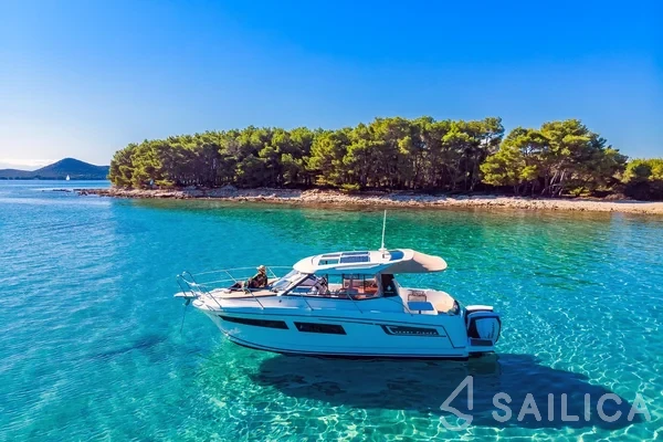 Merry Fisher 855 - Yacht Charter Sailica