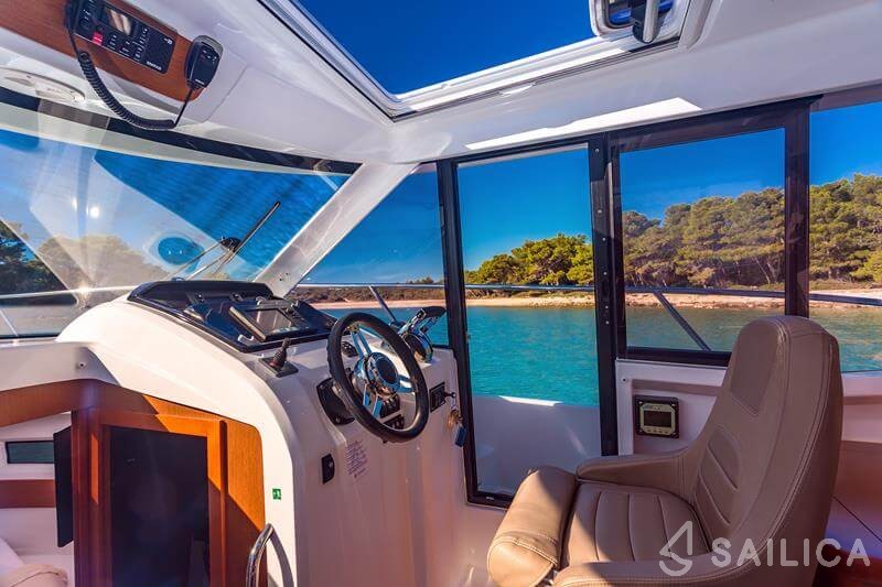 Merry Fisher 855 - Yacht Charter Sailica