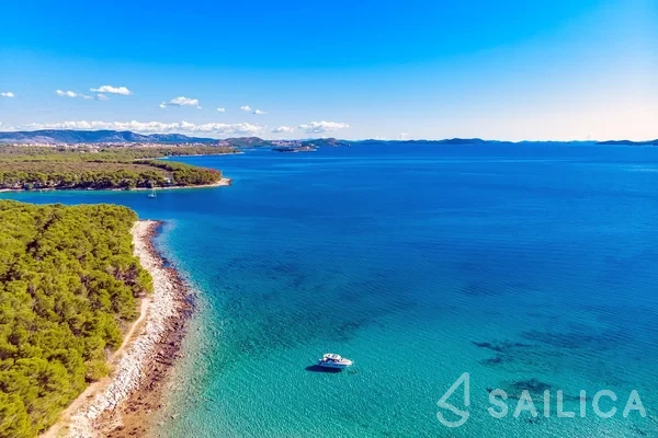 Merry Fisher 855 - Yacht Charter Sailica