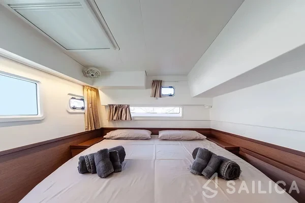 Lagoon 42 - Yacht Charter Sailica