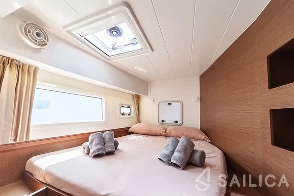 Lagoon 42 - Yacht Charter Sailica