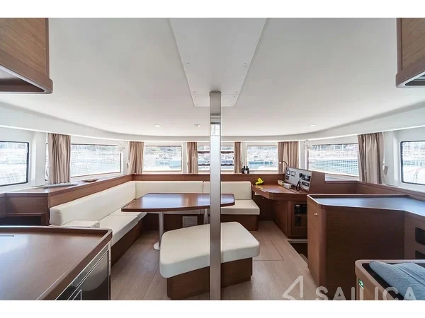 Lagoon 42 - Yacht Charter Sailica