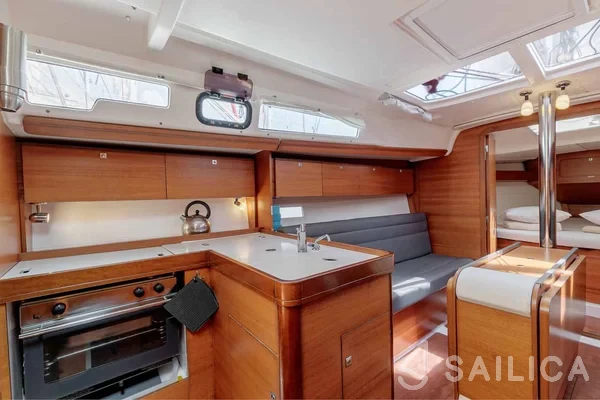 Dufour 350 GL - Yacht Charter Sailica