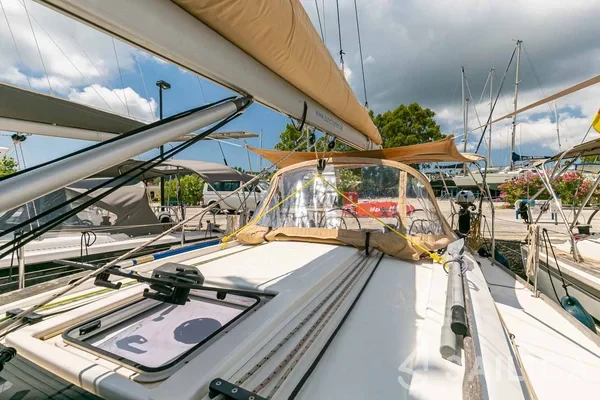 Dufour 350 GL - Yacht Charter Sailica