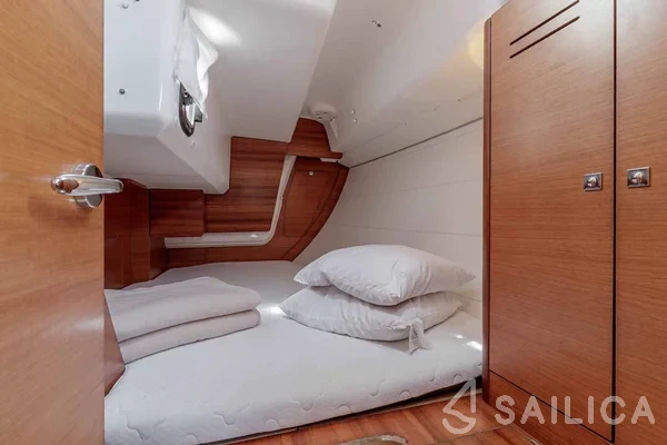 Dufour 350 GL - Yacht Charter Sailica