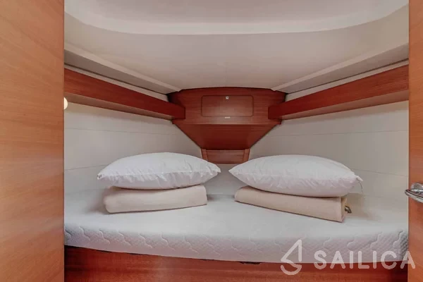 Dufour 350 GL - Yacht Charter Sailica