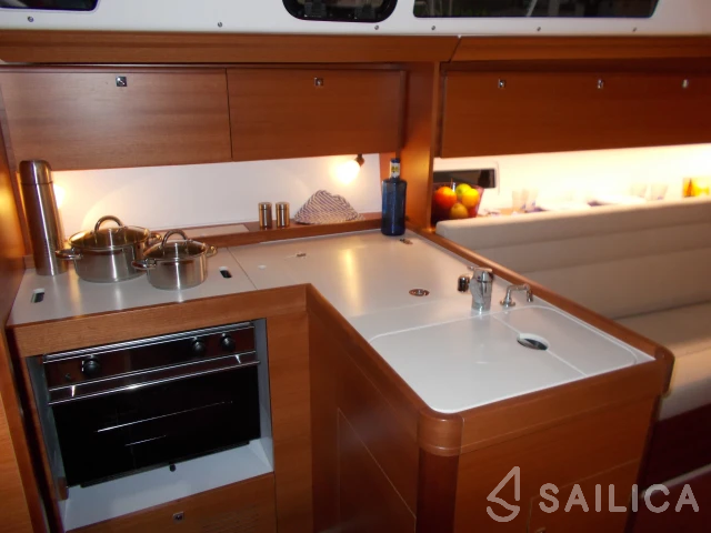 Dufour 350 GL - Yacht Charter Sailica