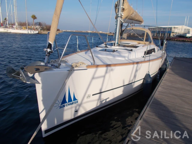 Dufour 350 GL - Yacht Charter Sailica