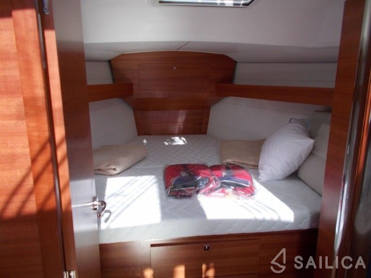 Dufour 382 GL - Yacht Charter Sailica