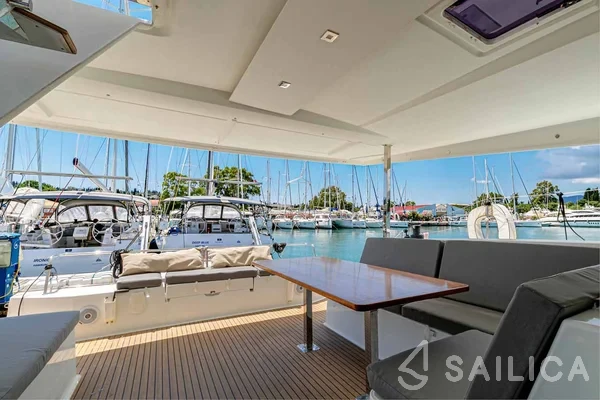 Lucia 40 - Yacht Charter Sailica
