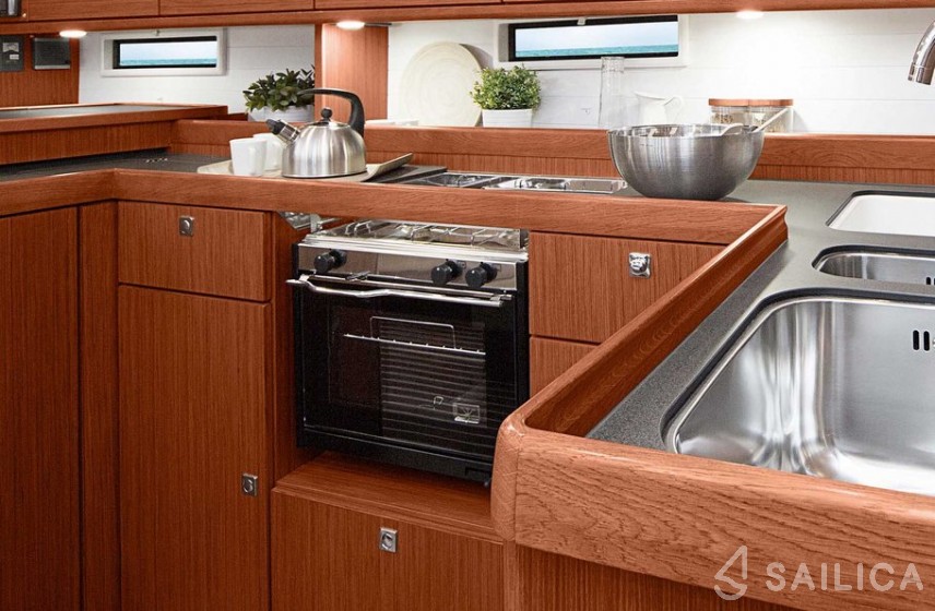 Bavaria Cruiser 51 - Yacht Charter Sailica