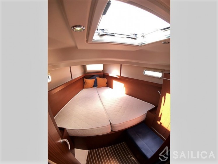 Hanse 385 - Yacht Charter Sailica