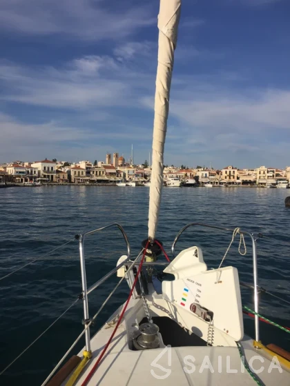 Oceanis 37 - Yacht Charter Sailica