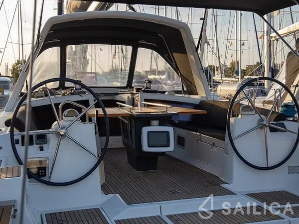 Oceanis 48 - Yacht Charter Sailica