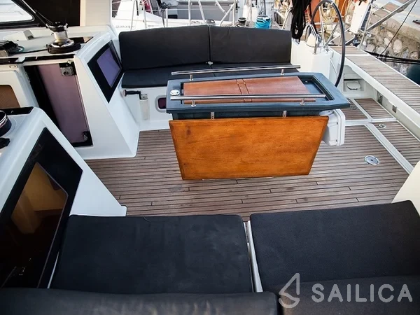 Oceanis 48 - Yacht Charter Sailica