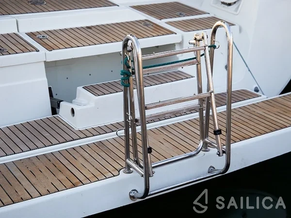 Oceanis 48 - Yacht Charter Sailica