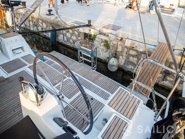 Oceanis 48 - Yacht Charter Sailica