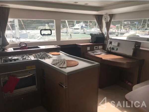 Lagoon 450 - Yacht Charter Sailica