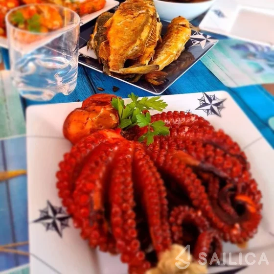 Bali 4.1 - Yacht Charter Sailica