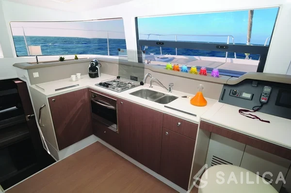 Bali 4.1 - Yacht Charter Sailica