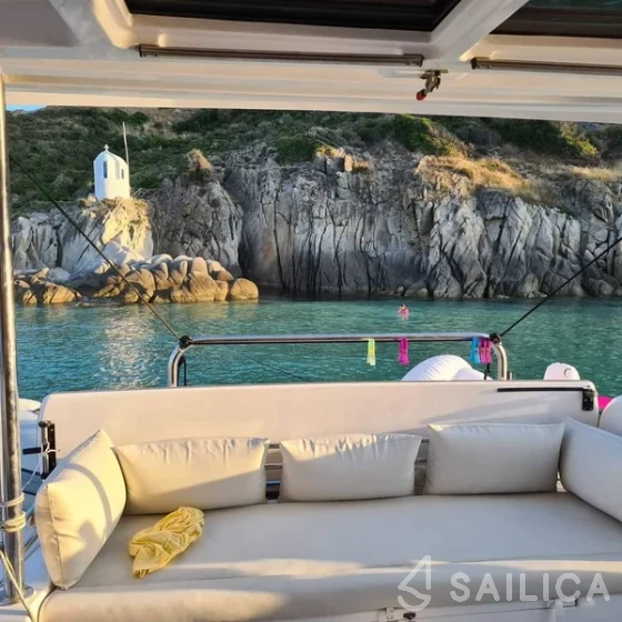 Bali 4.1 - Yacht Charter Sailica