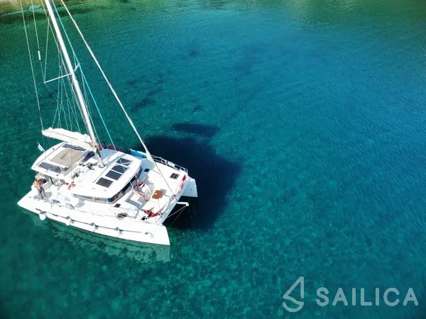Bali 4.1 - Yacht Charter Sailica