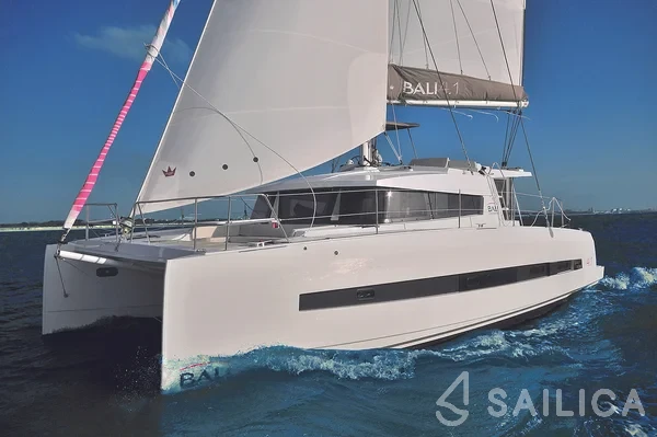 Bali 4.1 - Yacht Charter Sailica