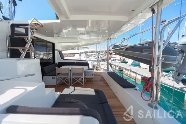 Lagoon 42 - Yacht Charter Sailica