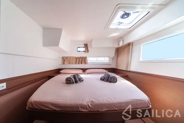 Lagoon 42 - Yacht Charter Sailica