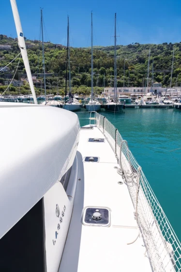 Lagoon 42 - Yacht Charter Sailica