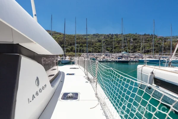 Lagoon 42 - Yacht Charter Sailica