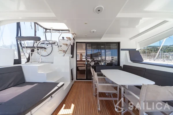 Lagoon 42 - Yacht Charter Sailica