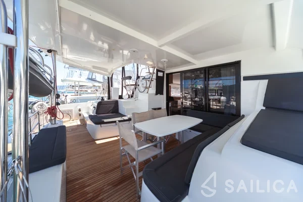 Lagoon 42 - Yacht Charter Sailica