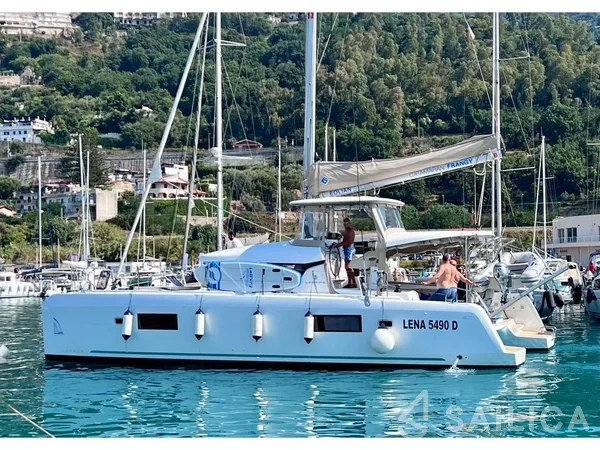 Lagoon 42 - Yacht Charter Sailica