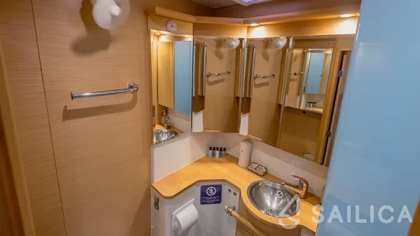 Lagoon 500 - Yacht Charter Sailica
