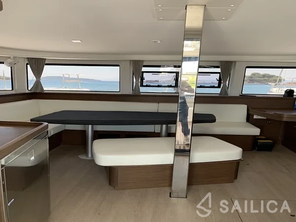 Lagoon 42 - Yacht Charter Sailica
